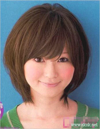 圆脸女孩子适用短发