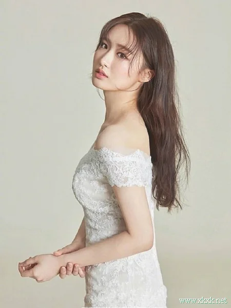 准新娘的发型与礼服搭配参考