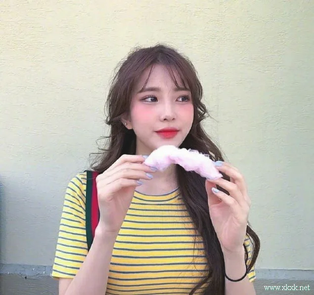 甜美的半扎长发示范,即妩媚又透着少女感