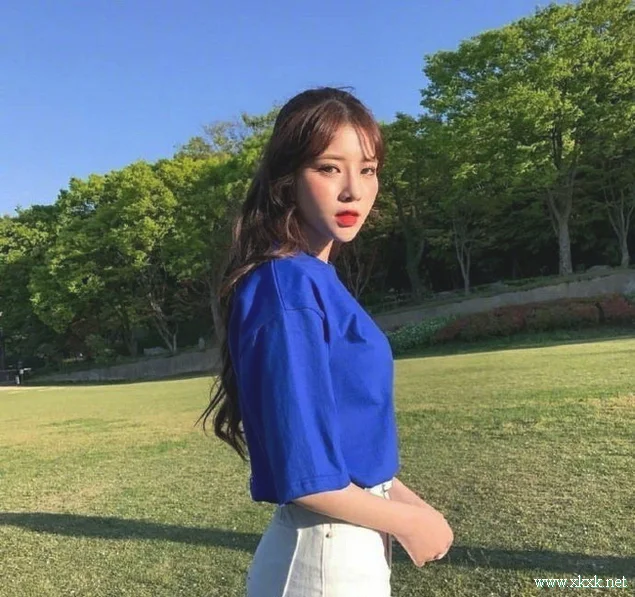 甜美的半扎长发示范,即妩媚又透着少女感