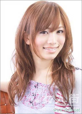 用发型再年轻一把 3款减龄发型