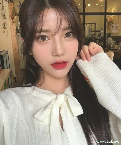 甜美的半扎长发示范,即妩媚又透着少女感