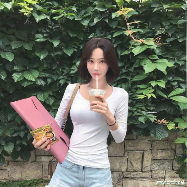 超有气质的知性风短发小姐姐