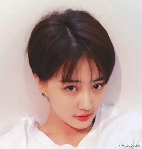 女星同款活力短发 你剪你也美！