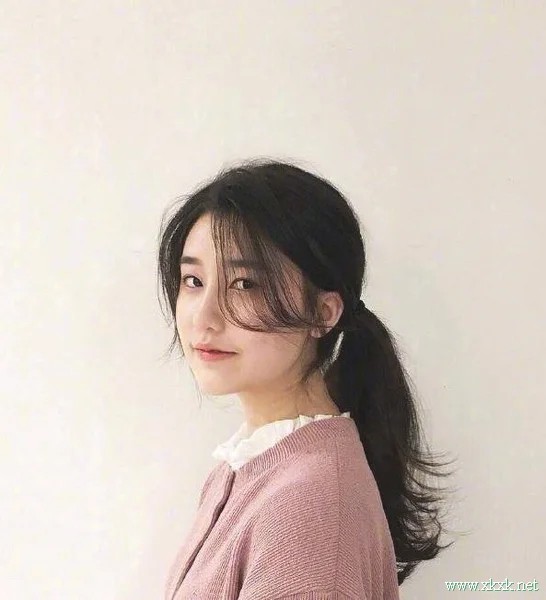 温柔甜美系女生发型，9款低马尾造型示范
