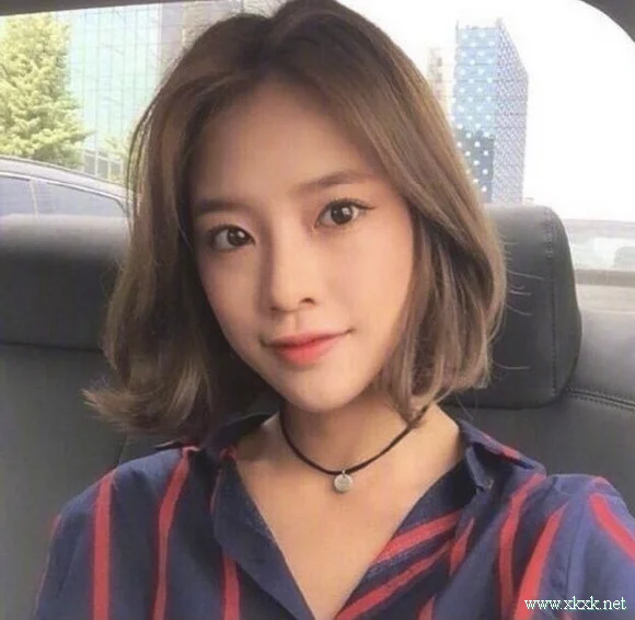 文艺短发VS仙女烫发，今春换发型选哪款？