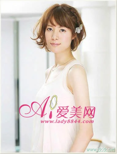 三款盘发DIY 浪漫夏日的甜美发型