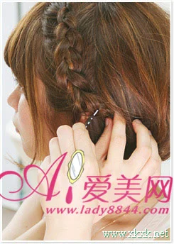 三款盘发DIY 浪漫夏日的甜美发型