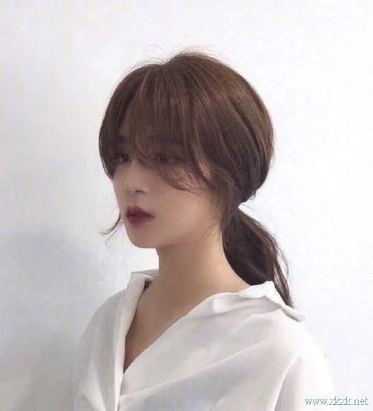 温柔甜美系女生发型，9款低马尾造型示范