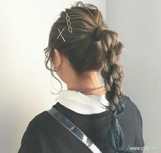 扎个小辫子出门，九款女生辫子发型图片