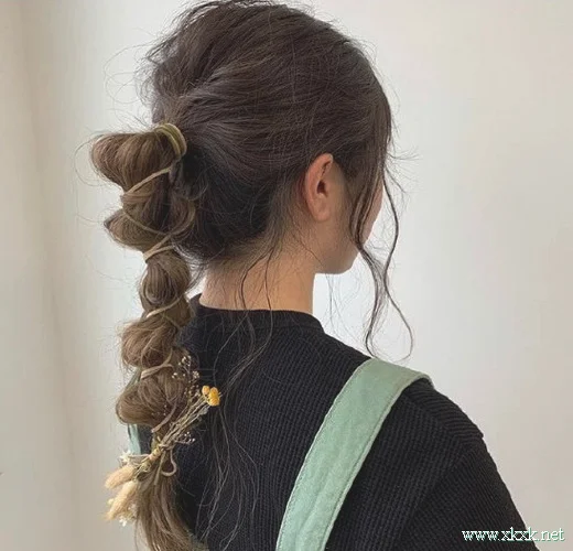 扎个小辫子出门，九款女生辫子发型图片