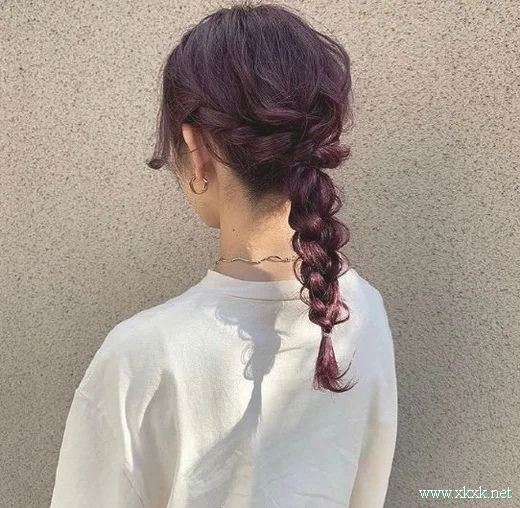 扎个小辫子出门，九款女生辫子发型图片