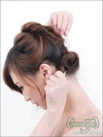 韩式低发髻DIY 轻松几步就搞定
