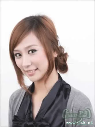韩式低发髻DIY 轻松几步就搞定