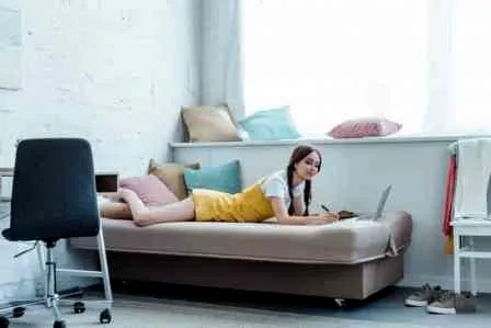 胖脸女生什么发型显脸瘦  齐刘海内扣梨花头最适合