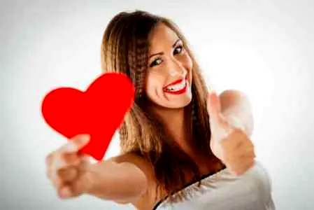 冬季如何养发护发 小秘诀DIY打造柔顺直发发型