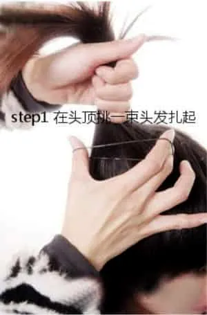 简单的蝴蝶结发型扎法 甜美减龄赚足回头率