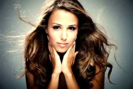 适合90后女生的清纯校园长直发 清新靓丽校花养成手册