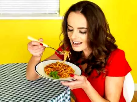 早春短发烫梨花头发型图片 甜美日系风显瘦养眼