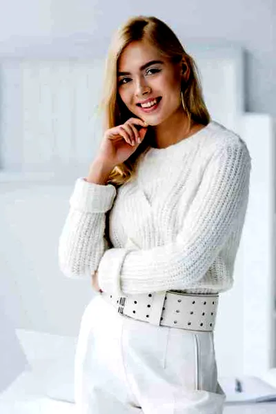 《抓得住彩虹的男人》郑爽发型 清新民国风造型美翻众