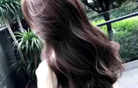 棕黑色适合什么年龄染 棕黑色和自然黑的区别