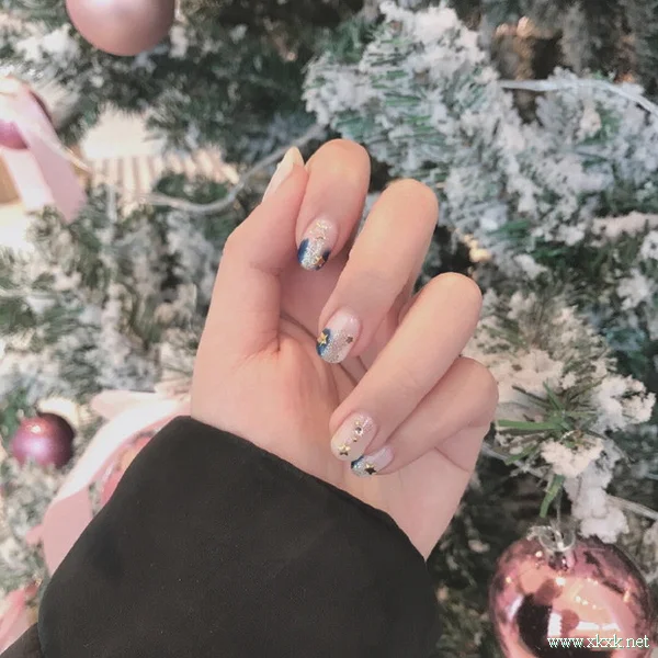 2019少女风新年美甲​​图片