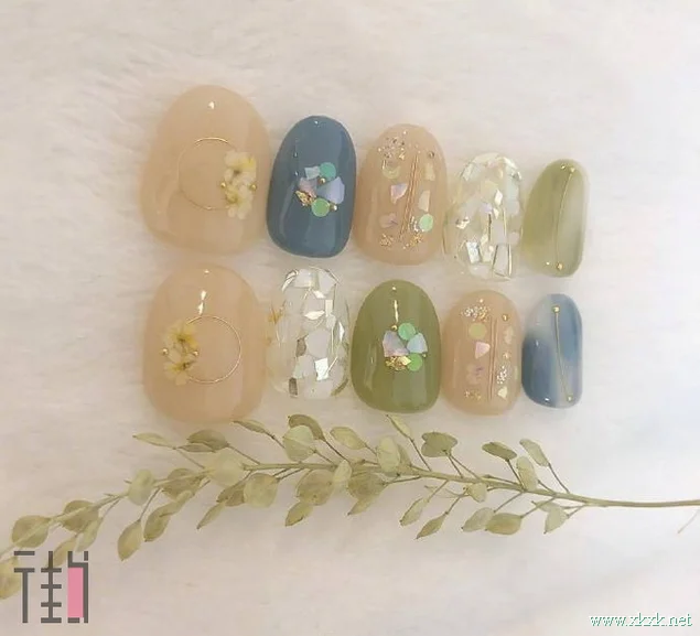 日本美甲师推荐的一组少女风美甲图案