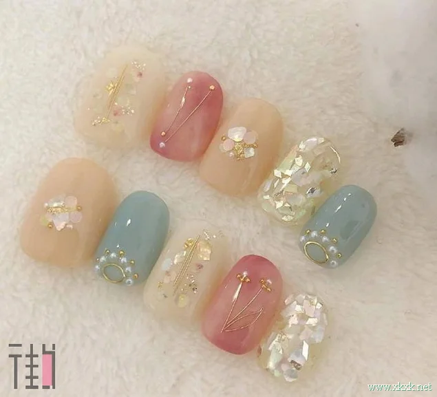 日本美甲师推荐的一组少女风美甲图案