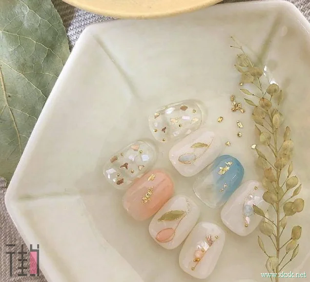 日本美甲师推荐的一组少女风美甲图案