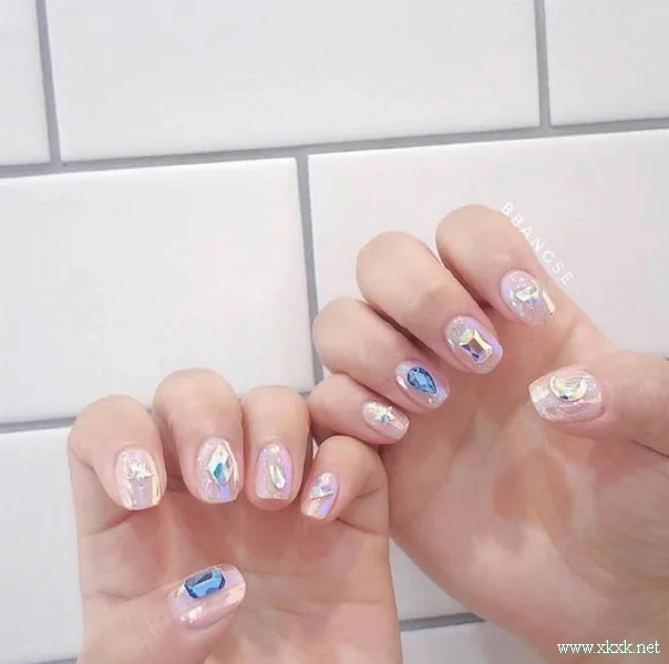 超适合夏天的清爽透明感美甲