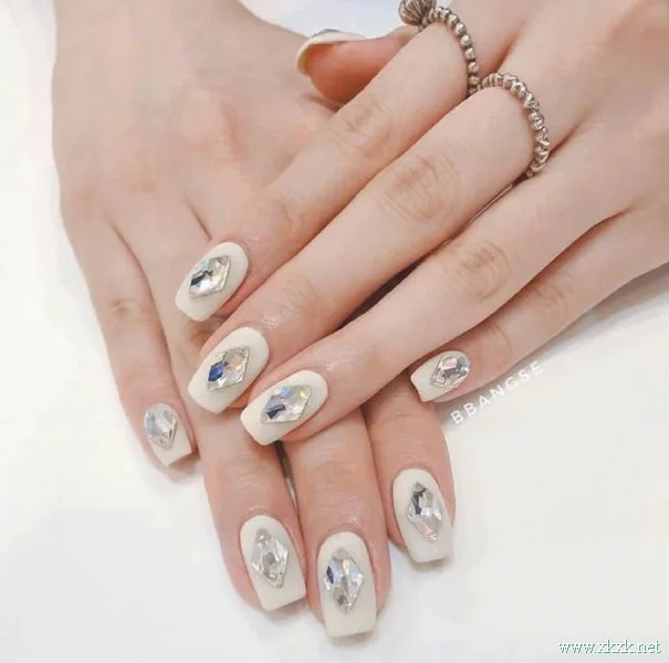 超适合夏天的清爽透明感美甲