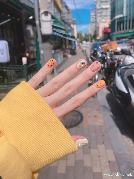 看上就有好心情的漂亮美甲图案