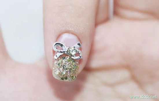 2022流行美甲教程，超简单纹理反法式美甲