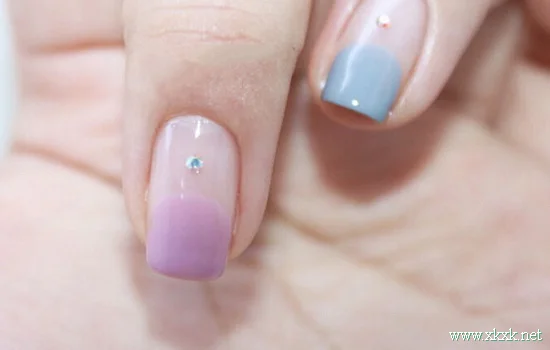 2022流行美甲教程，超简单纹理反法式美甲