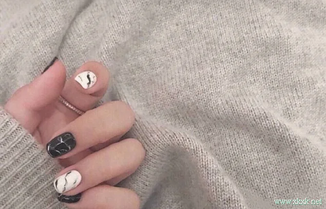 秋季气质感美甲图案推荐，这九款你要看看！