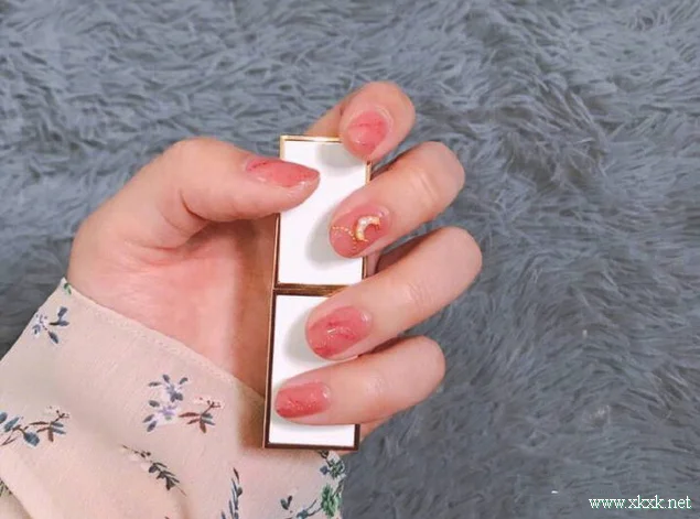 秋季气质感美甲图案推荐，这九款你要看看！