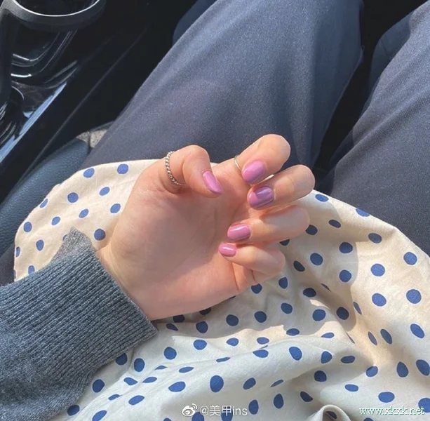 适合温柔简单女孩的夏日韩式美甲图案