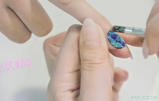花瓣美甲图片教程 美美哒的花瓣美甲图案
