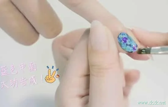 花瓣美甲图片教程 美美哒的花瓣美甲图案