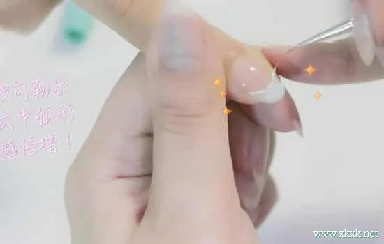 花瓣美甲图片教程 美美哒的花瓣美甲图案