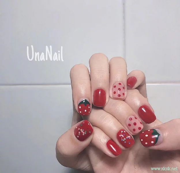 2019夏天的美甲流行彩色系