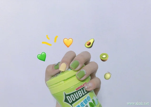 2019夏天的美甲流行彩色系