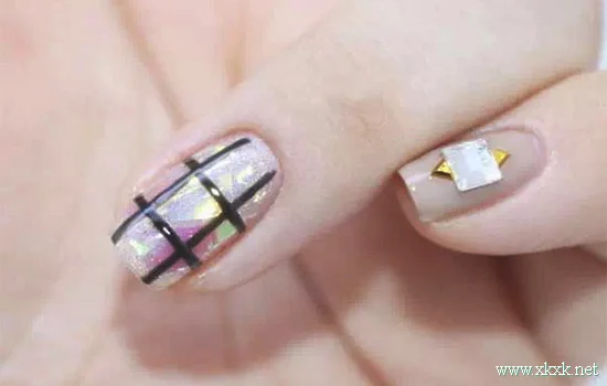 适合成熟女孩的格子美甲详细教程