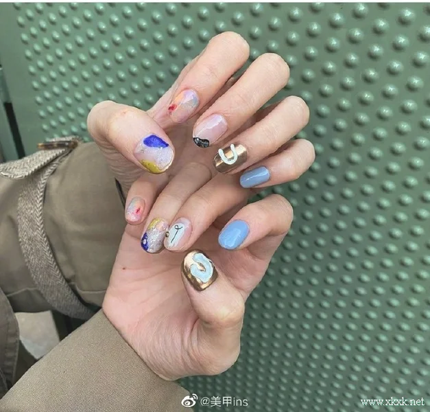 ins风美甲，奇怪又可爱的美甲图片案例