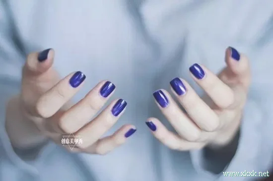 适合秋季的纯色美甲，简单也很美