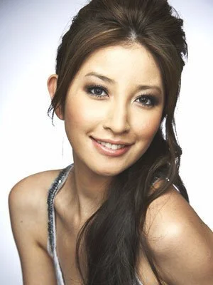 掌握彩妆要点 打造精致五官