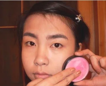 喷血对比! 化妆能让丑女变得奇靓