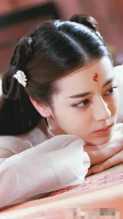 三生三世桃花妆！杨幂和迪丽热巴绝美妆容的秘密是少女红唇膏