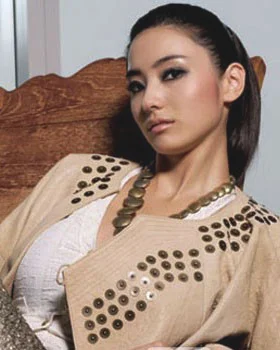 韩国女星妆容 精致细腻靠彩妆！