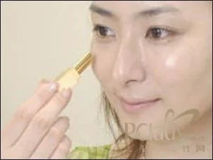 达人教你8小时不脱妆的方法